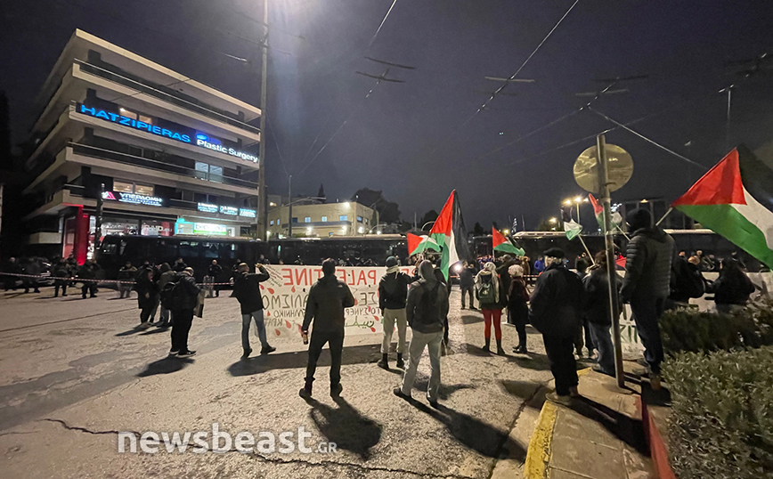 Συγκέντρωση αλληλεγγύης στην Παλαιστίνη έξω από την πρεσβεία του Ισραήλ