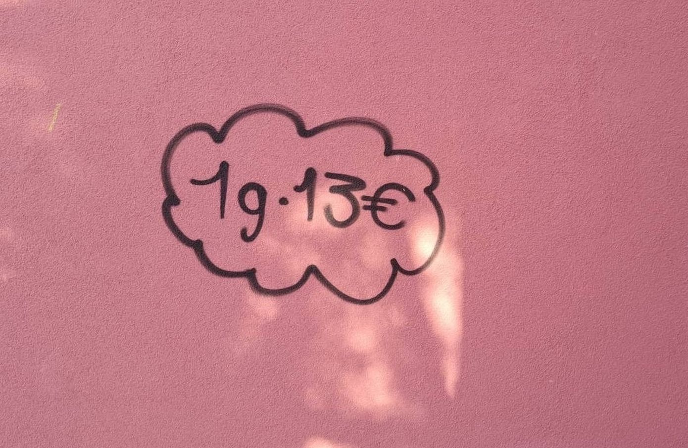 Ανήλικοι «βαποράκια» σε σχολείο στην Πάτρα – Είχαν γράψει σε τοίχο την τιμή πώλησης ενός γραμμαρίου κάνναβης