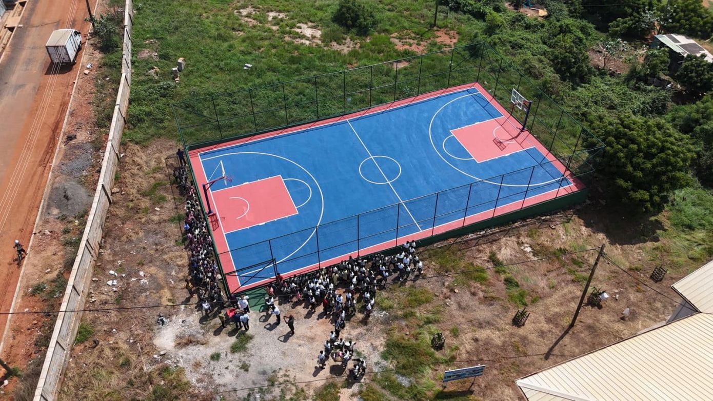 Ελληνικό σχολείο στην Γκάνα απέκτησε γήπεδο μπάσκετ με την ονομασία «Γιάννης Αντετοκούνμπο» &#8211; Η ανάρτηση του Νίκου Δένδια